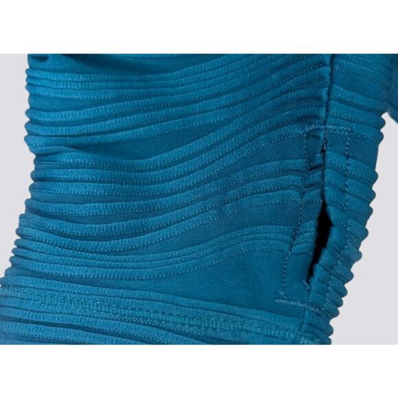 Plus Size Blue Wavy Textured Activewear Hoodie - Size 1X - Picture 3 of 5